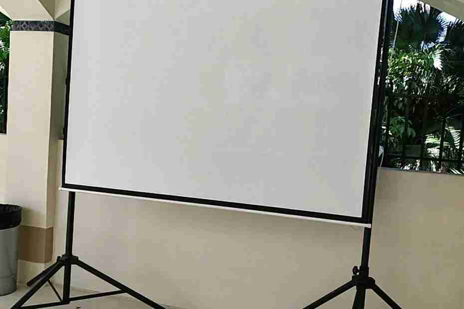 projector screens & equipment for rent